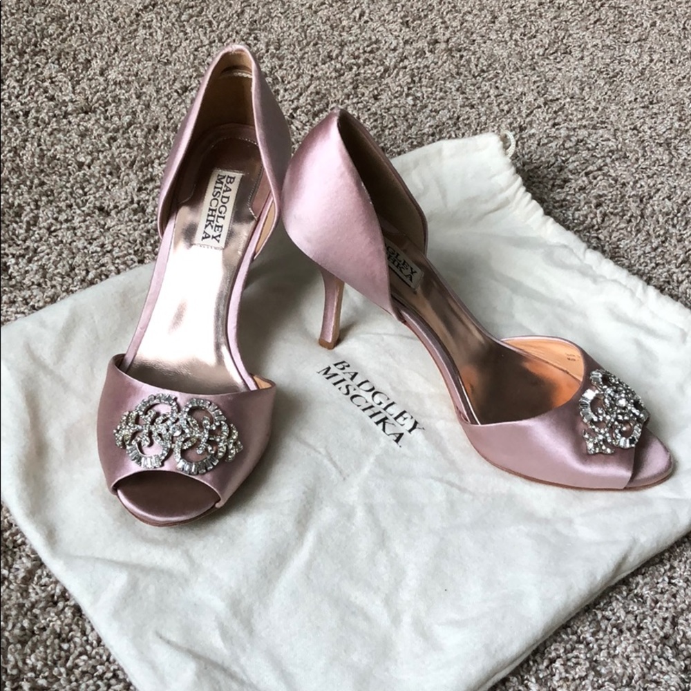 Badgley Mischka blush embellished heels/pumps VGUC